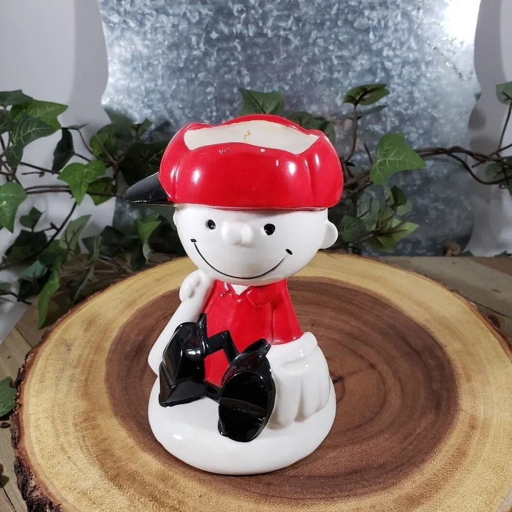 Vintage‎ Charlie Brown Candle Holding a Bat & Glove Wearing Red Baseball Cap